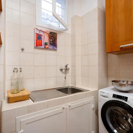 Guesthost - Nicola's Nest 公寓 *