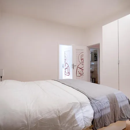 Guesthost - Nicola's Nest * Bari