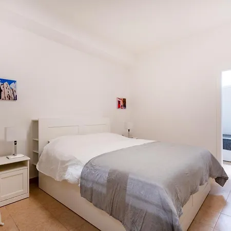 Guesthost - Nicola's Nest Apartamento Bari
