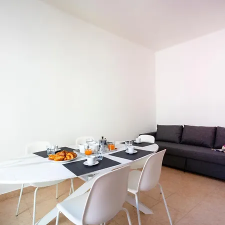 Guesthost - Nicola's Nest Bari