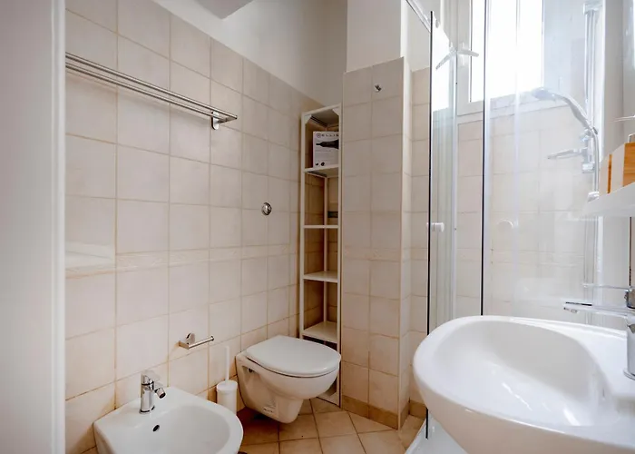 Guesthost - Nicola's Nest