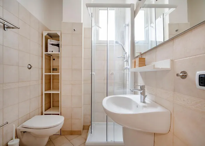 Guesthost - Nicola's Nest Apartment