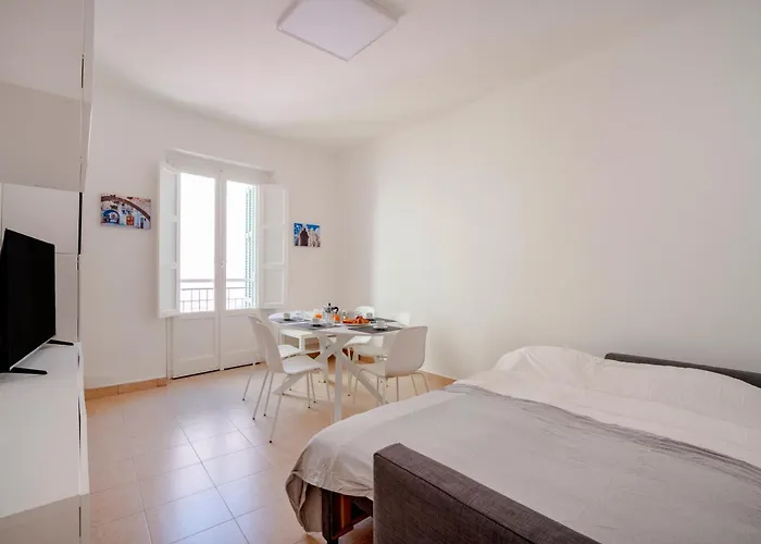 Guesthost - Nicola's Nest Apartment Bari