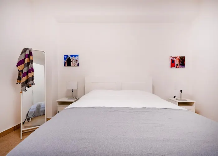 Guesthost - Nicola's Nest Bari